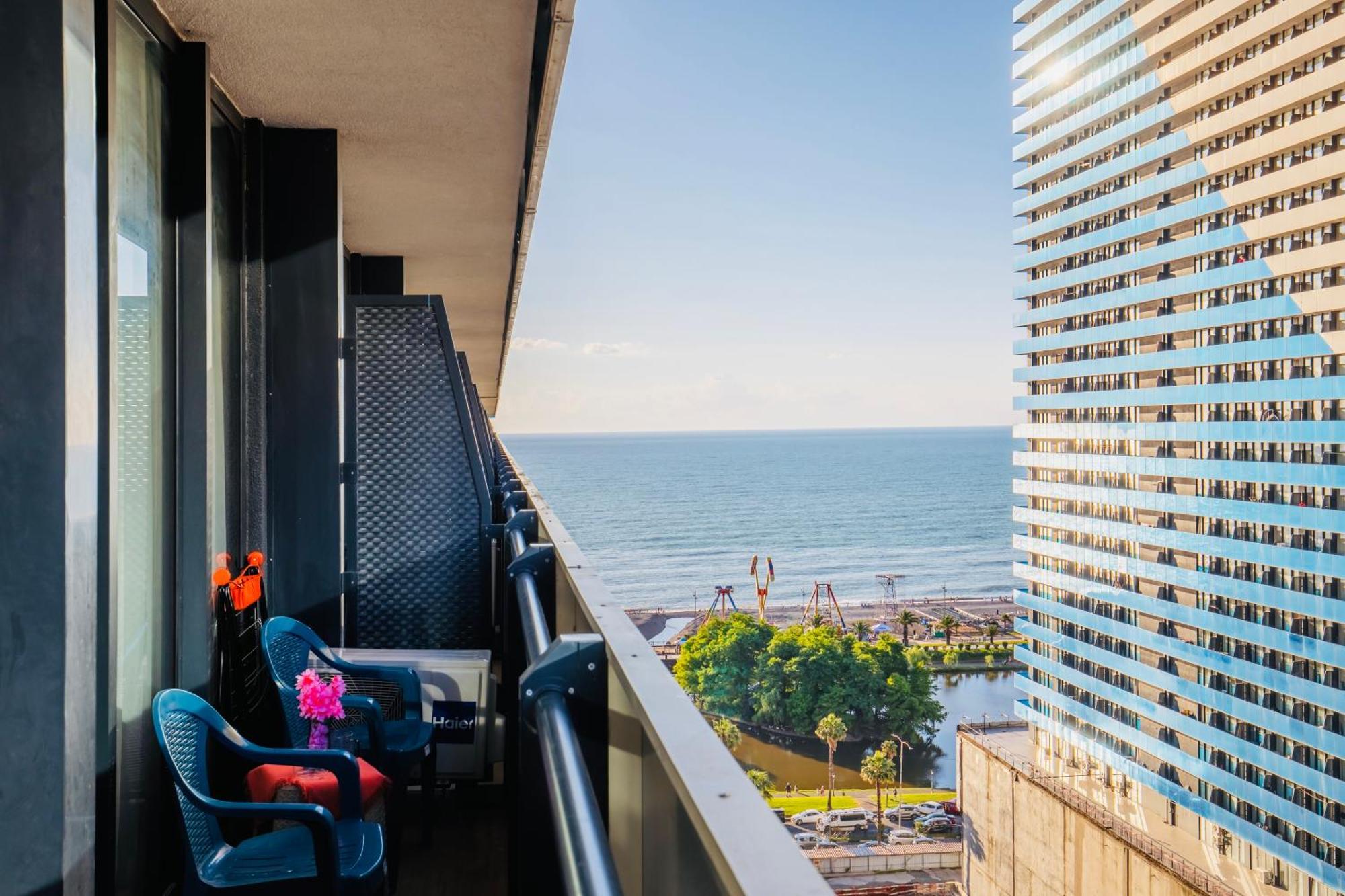 Deluxe Aparthotel In Orbi City باتومي المظهر الخارجي الصورة